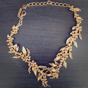 Oscar de la rents gold statement necklace